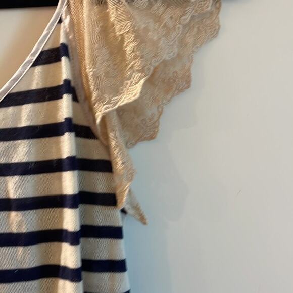 Guess top nautical stripe lace trim -v-neck front - Picture 2 of 4